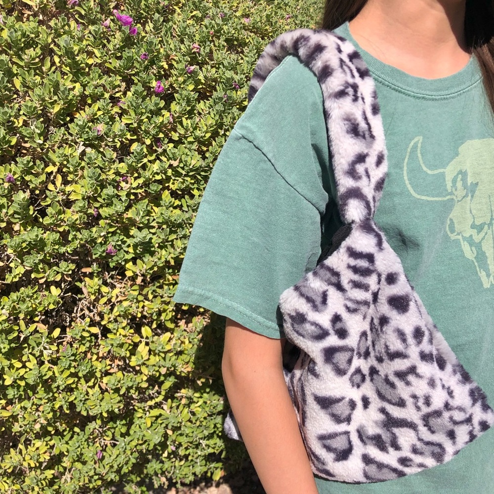 Trendy Leopard Gray Furry Bag